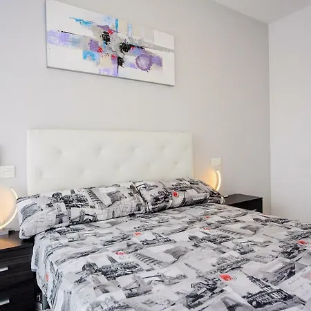 Penthouse 2 Bedrooms In Mil Palmeras דירה *
